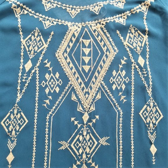 Top, Blouse. Teal. Embroidered. Blu Pepper Brand. Size Small. - Picture 10 of 13